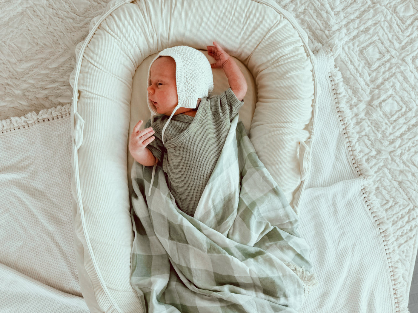 Bonnet & Booties Baby Gift Box - Neutral