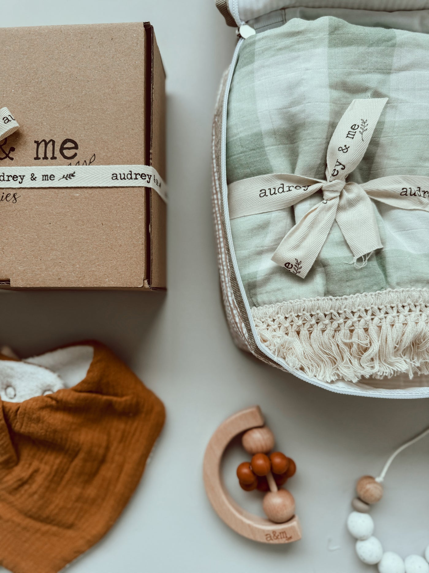 Baby Blanket Gift Box - Neutral