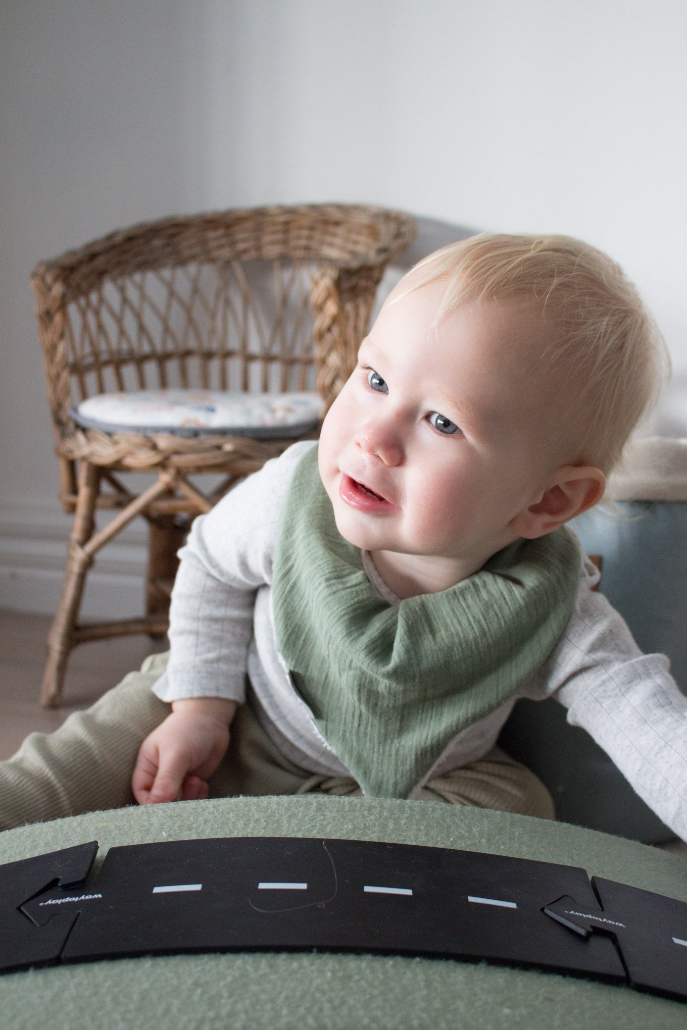 Bandana Bib - Sage Muslin - Audrey & Me