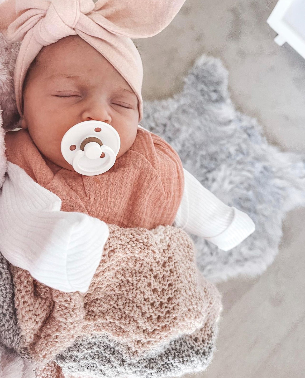 Bandana Bib - Blush Muslin