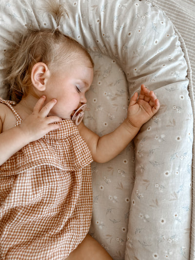 Baby Nest - Subtle Daisy Linen & Sand - Audrey & Me